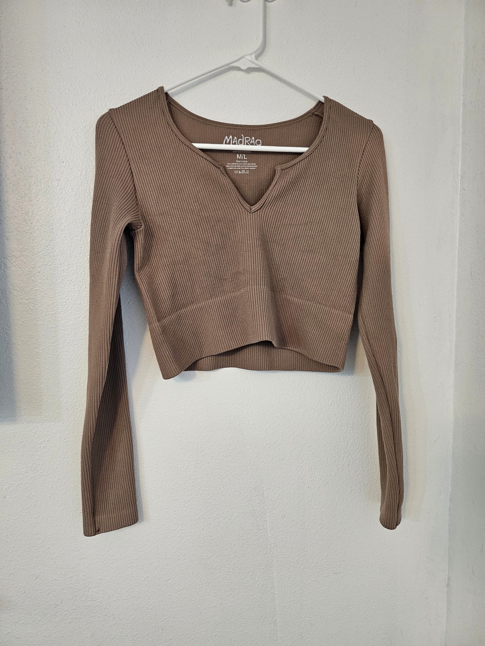 Ribbed V-Neck Long Sleeve Crop Top in Coco Brown